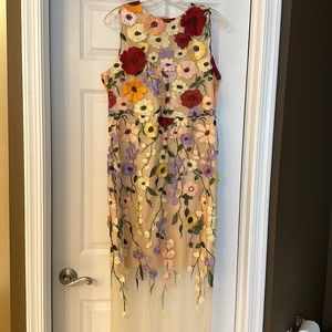 Floral Appliqué Blush Midi Dress Small